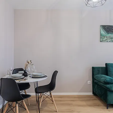 Luxury Residences & In At Coresi Mall Апартаменты *