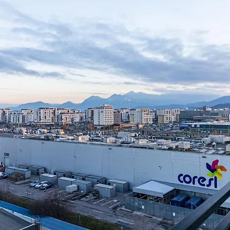 Luxury Residences & In At Coresi Mall Апартаменты *