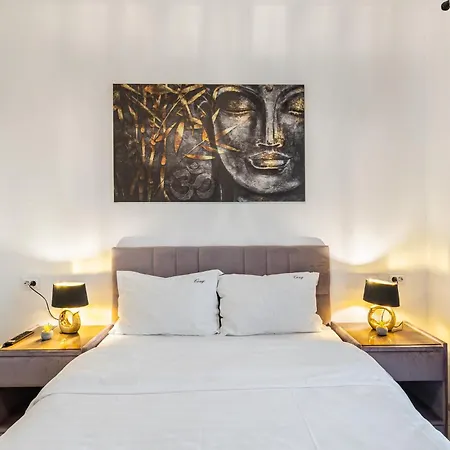 Апартаменты Luxury Residences & In At Coresi Mall